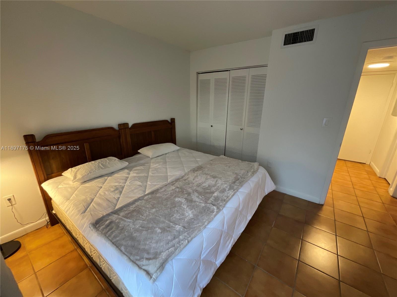 LYNBROOK COURT CONDO PH I - Residential Lease