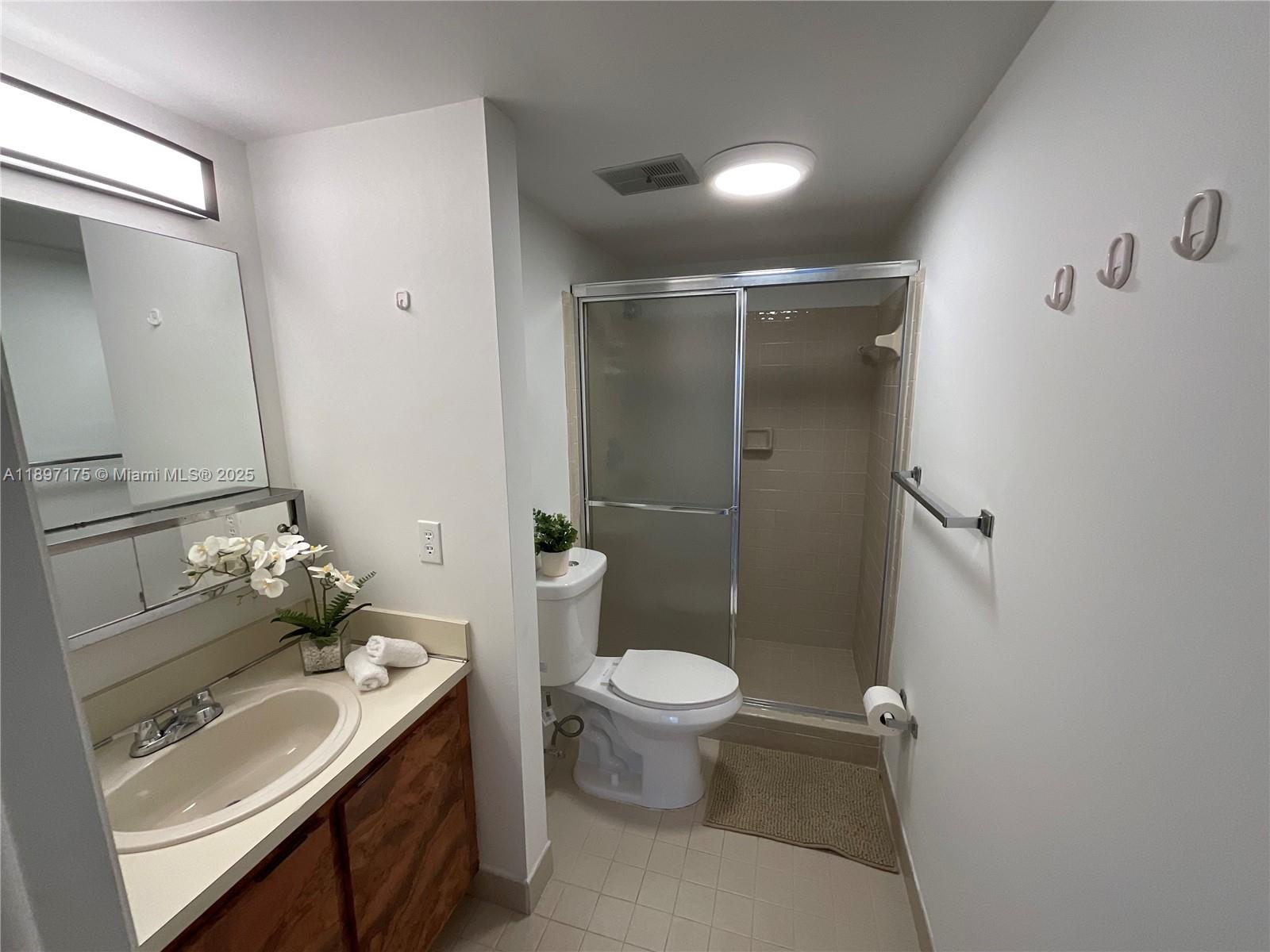 LYNBROOK COURT CONDO PH I - Residential Lease