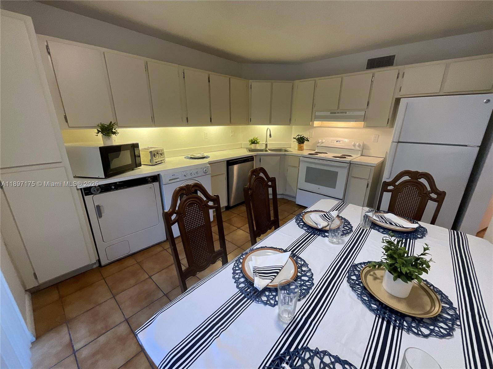 LYNBROOK COURT CONDO PH I - Residential Lease