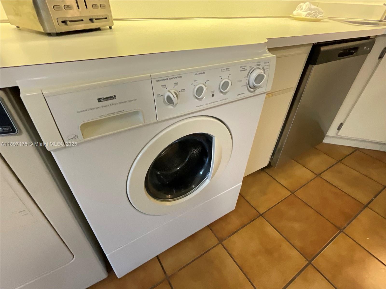 LYNBROOK COURT CONDO PH I - Residential Lease