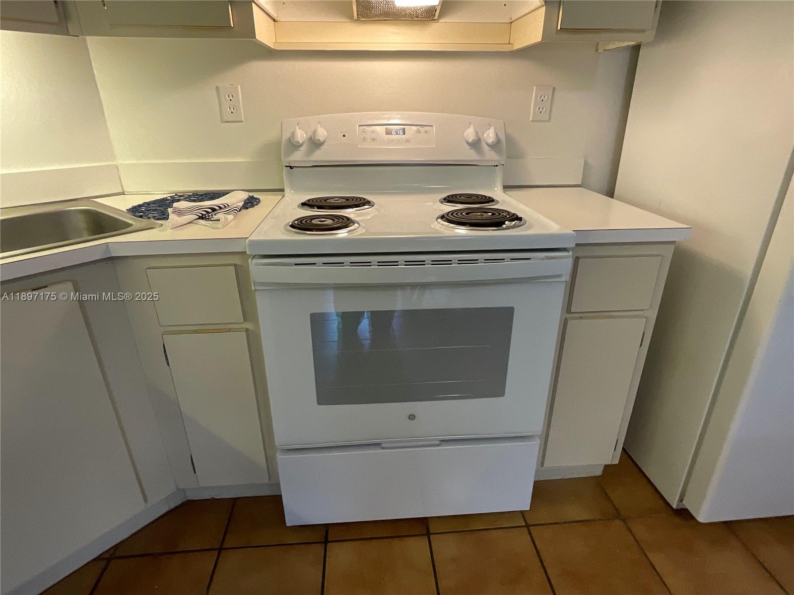 LYNBROOK COURT CONDO PH I - Residential Lease