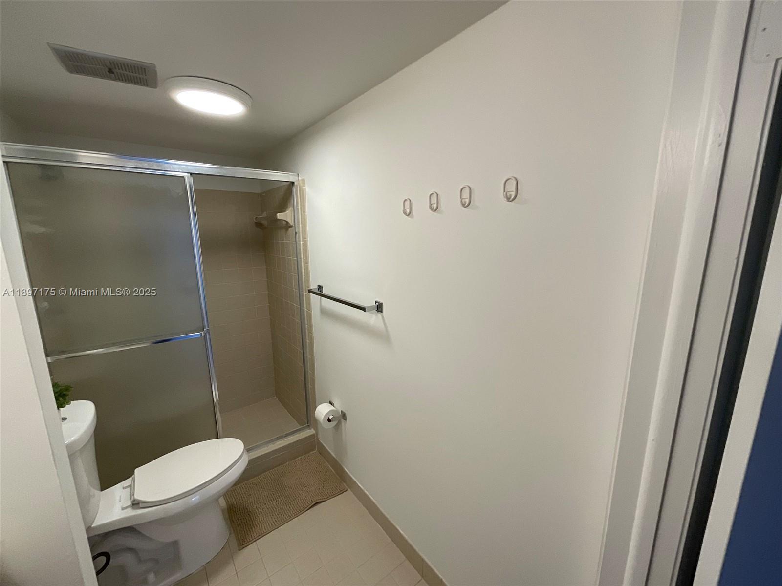 LYNBROOK COURT CONDO PH I - Residential Lease