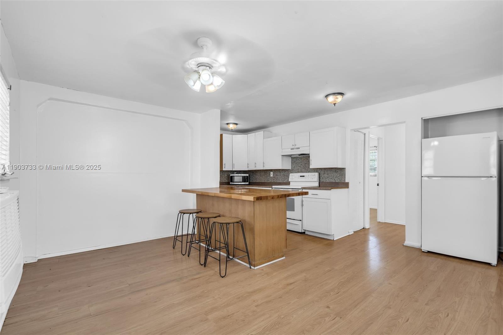 AMND MIAMI SUBURBAN ACRES - Residential Lease