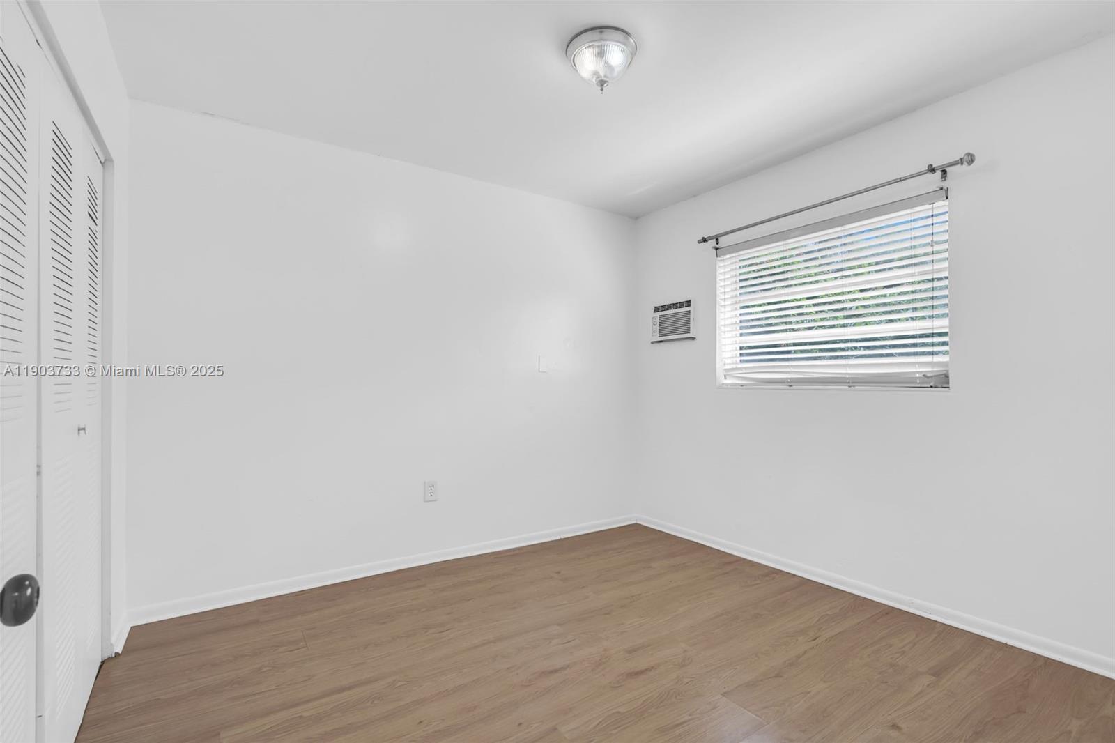 AMND MIAMI SUBURBAN ACRES - Residential Lease