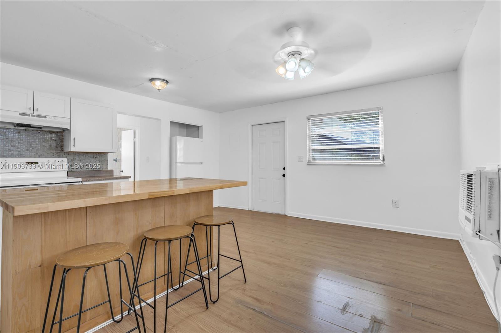 AMND MIAMI SUBURBAN ACRES - Residential Lease