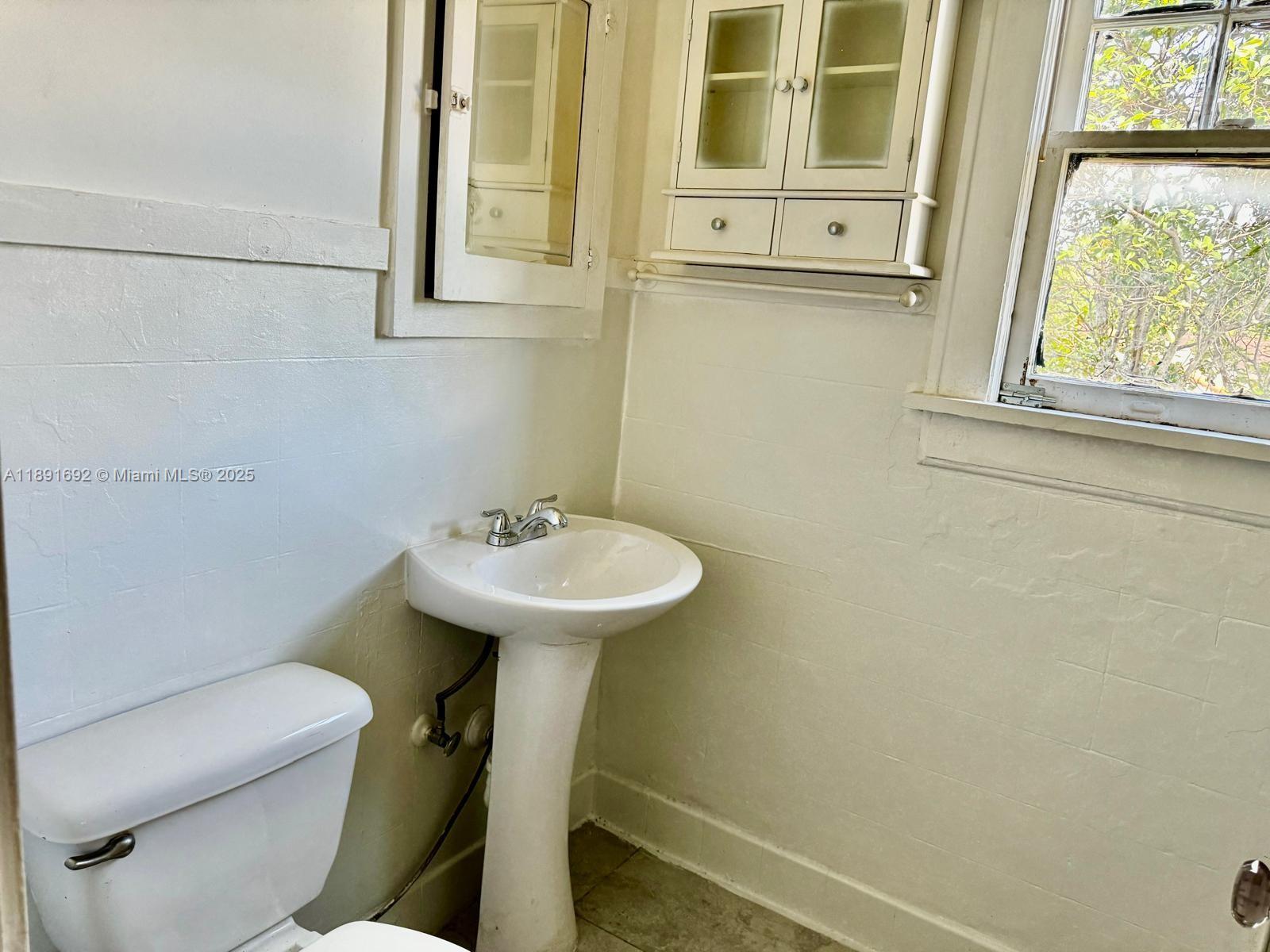 HOLLYWOOD - Residential Lease