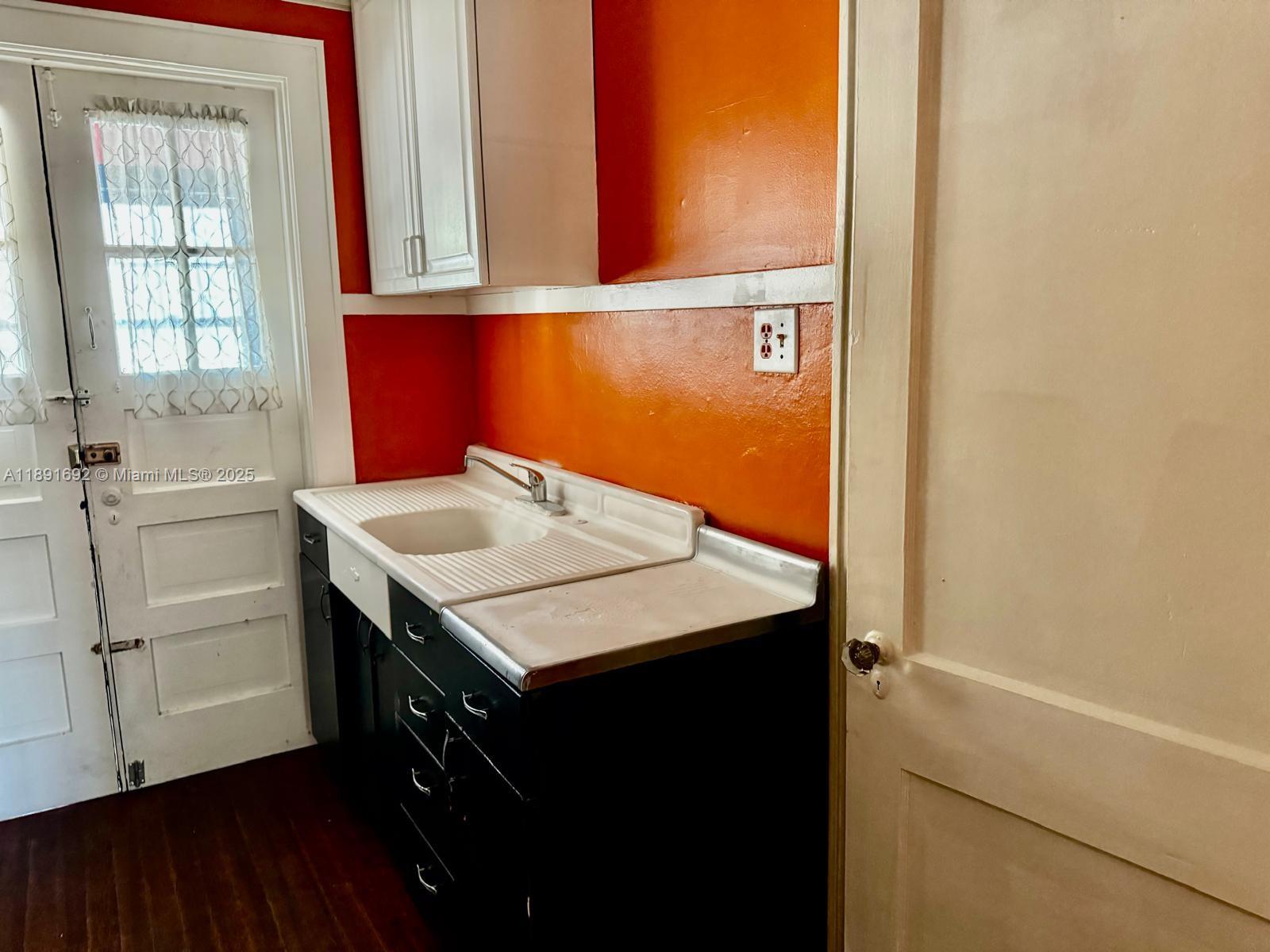 HOLLYWOOD - Residential Lease