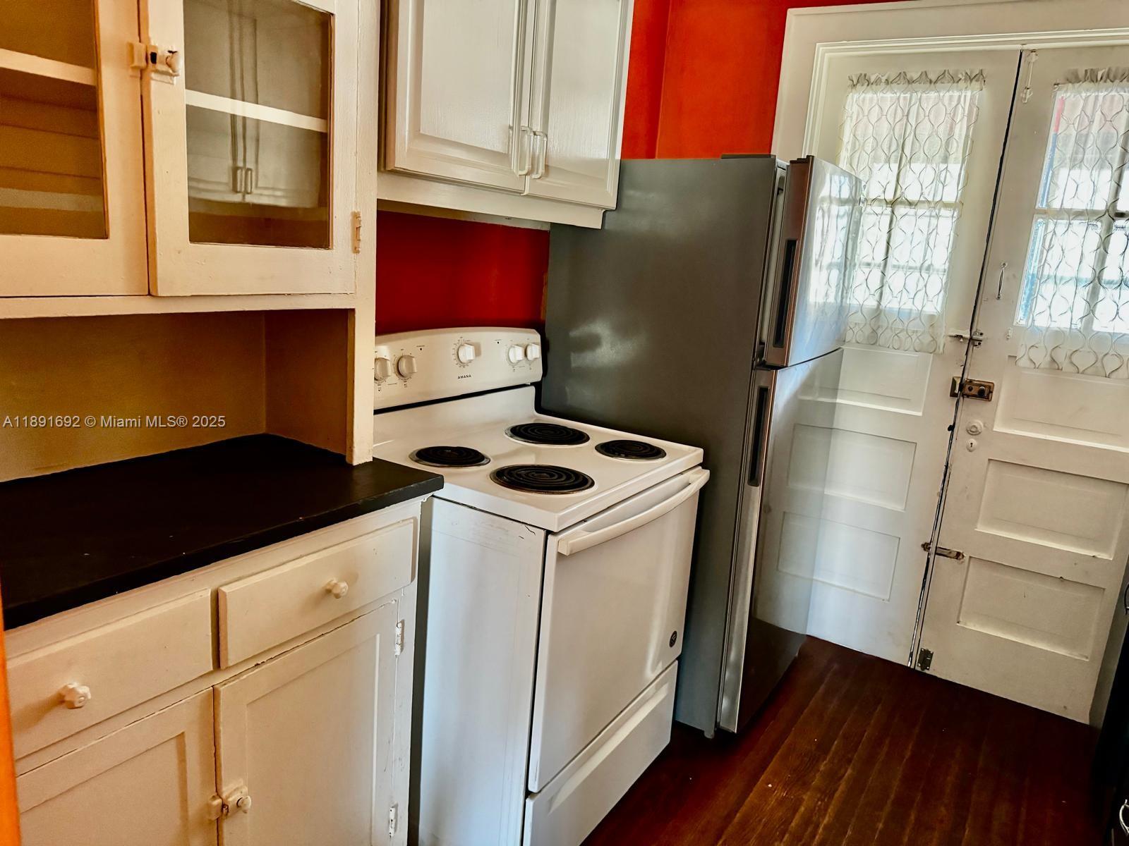 HOLLYWOOD - Residential Lease