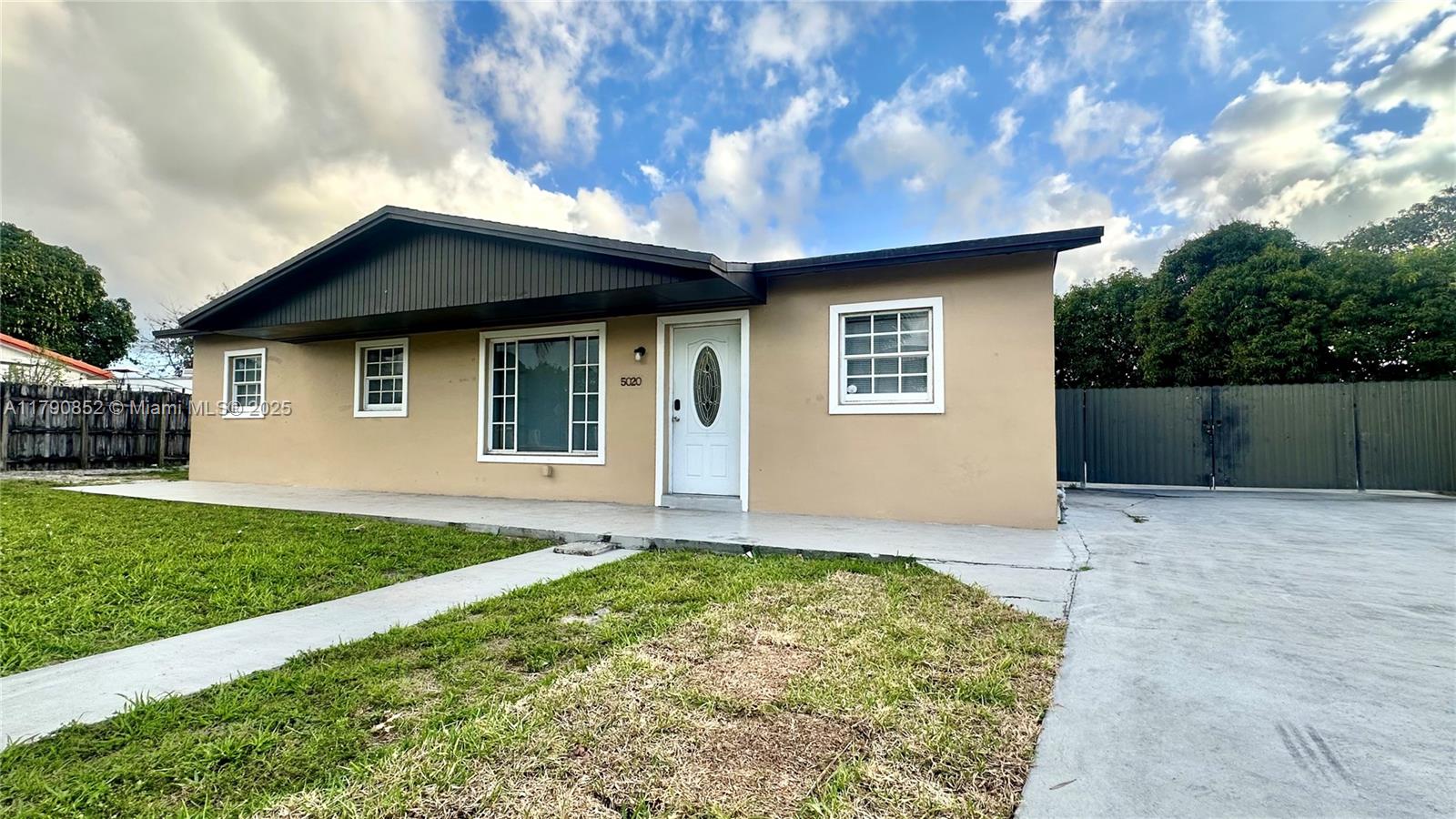 Property for Sale at 5020 Nw 170th St, Miami Gardens, Broward County, Florida - Bedrooms: 4 
Bathrooms: 2  - $679,000