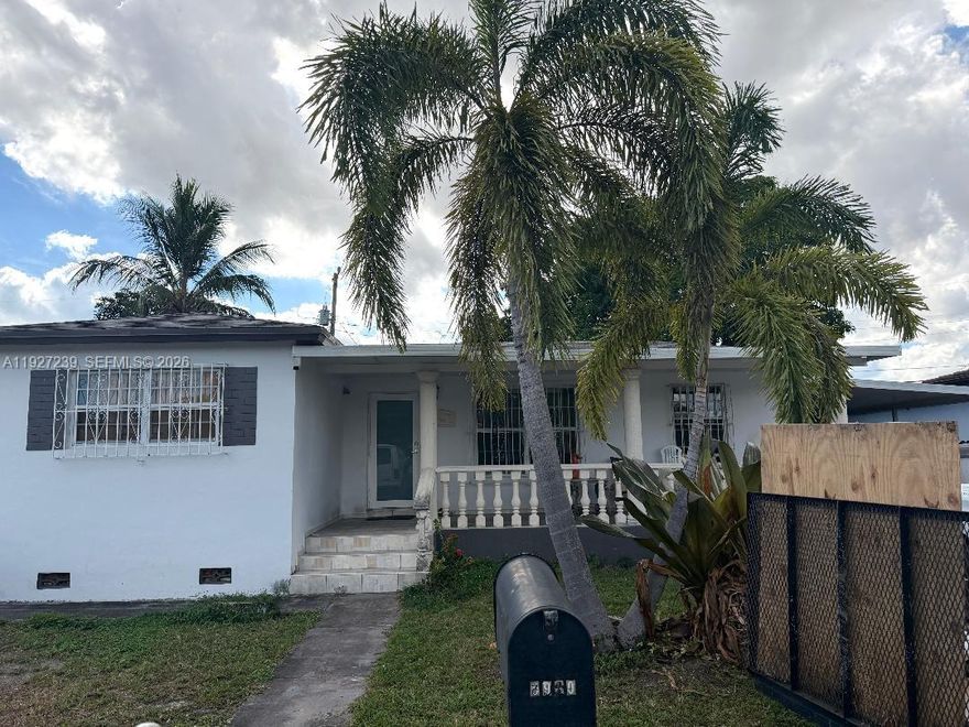 This wonderful property features a spacious main home plus attached 1/1 apartment in the back, currently rented month-to-month for $1,500. Perfect for investors . A great opportunity in a prime Miami location with tons of potential and strong appeal.