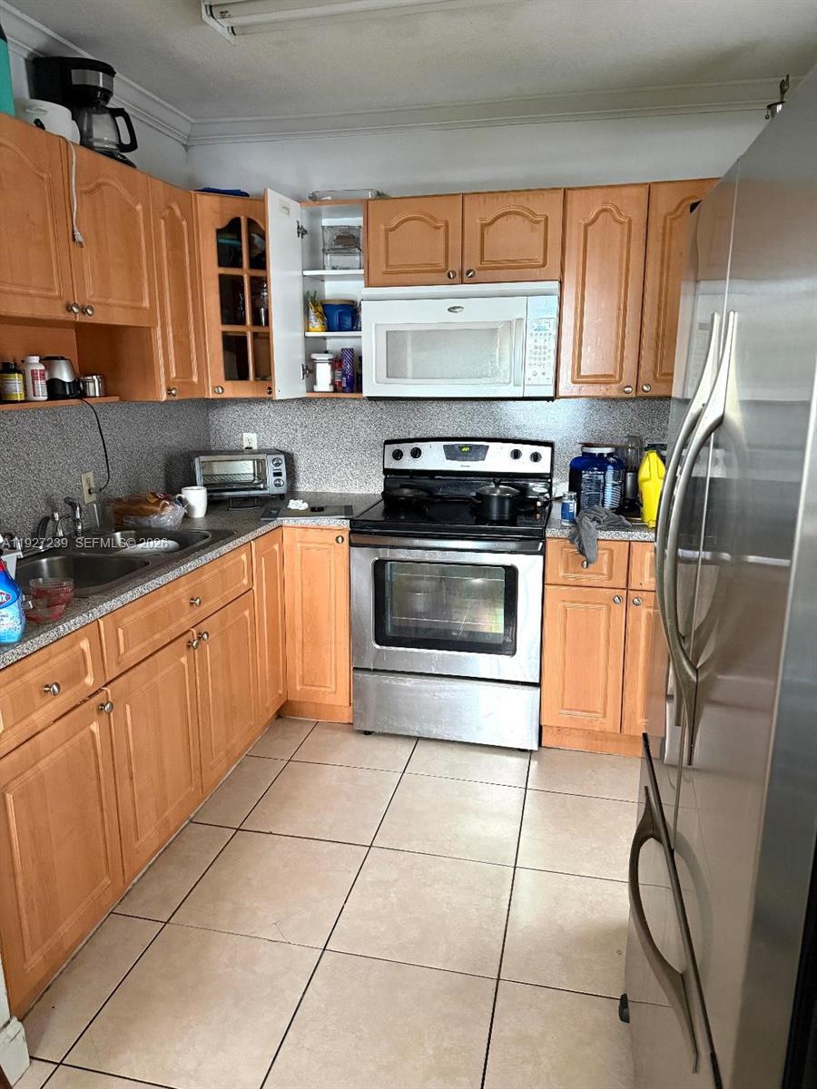 BROADMOOR MANOR - Residential