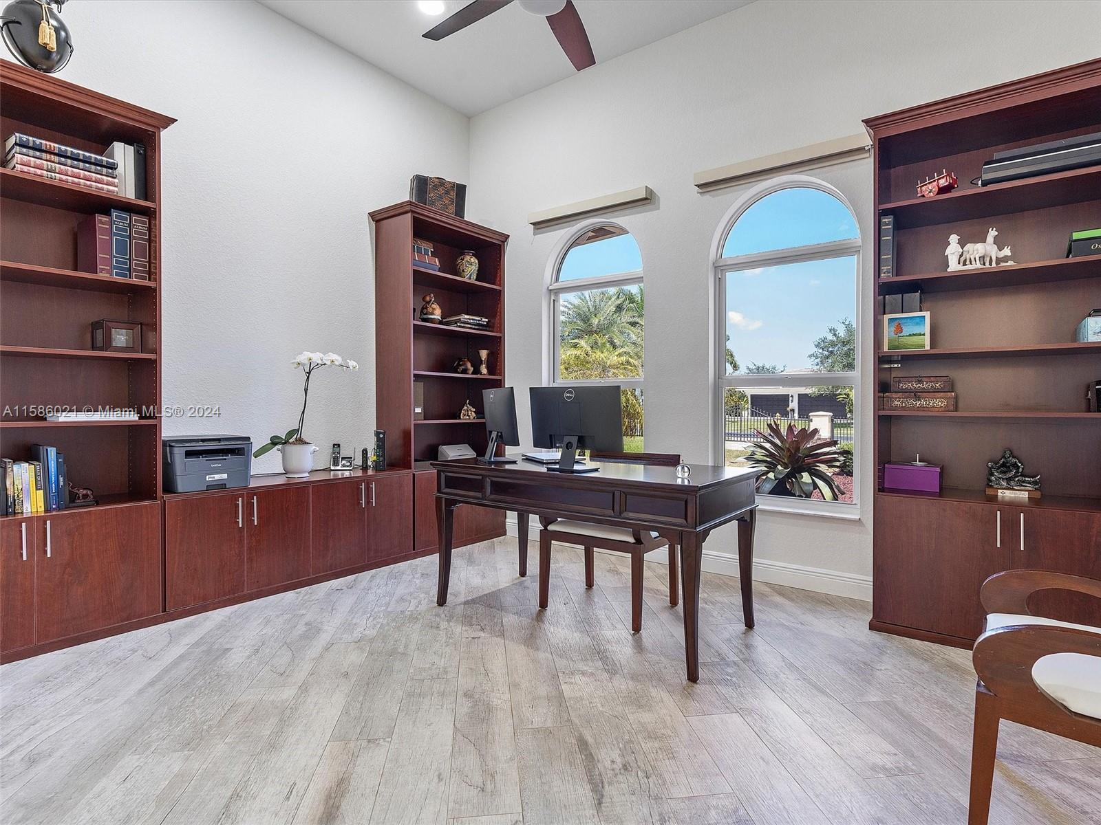 CHARLESTON OAKS - Residential