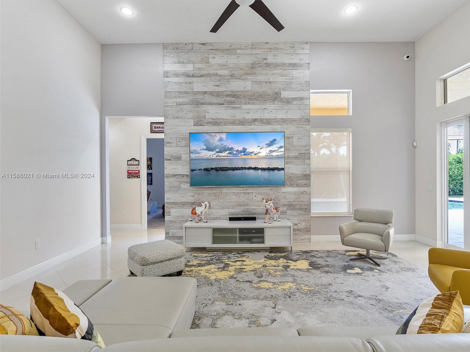 CHARLESTON OAKS - Residential