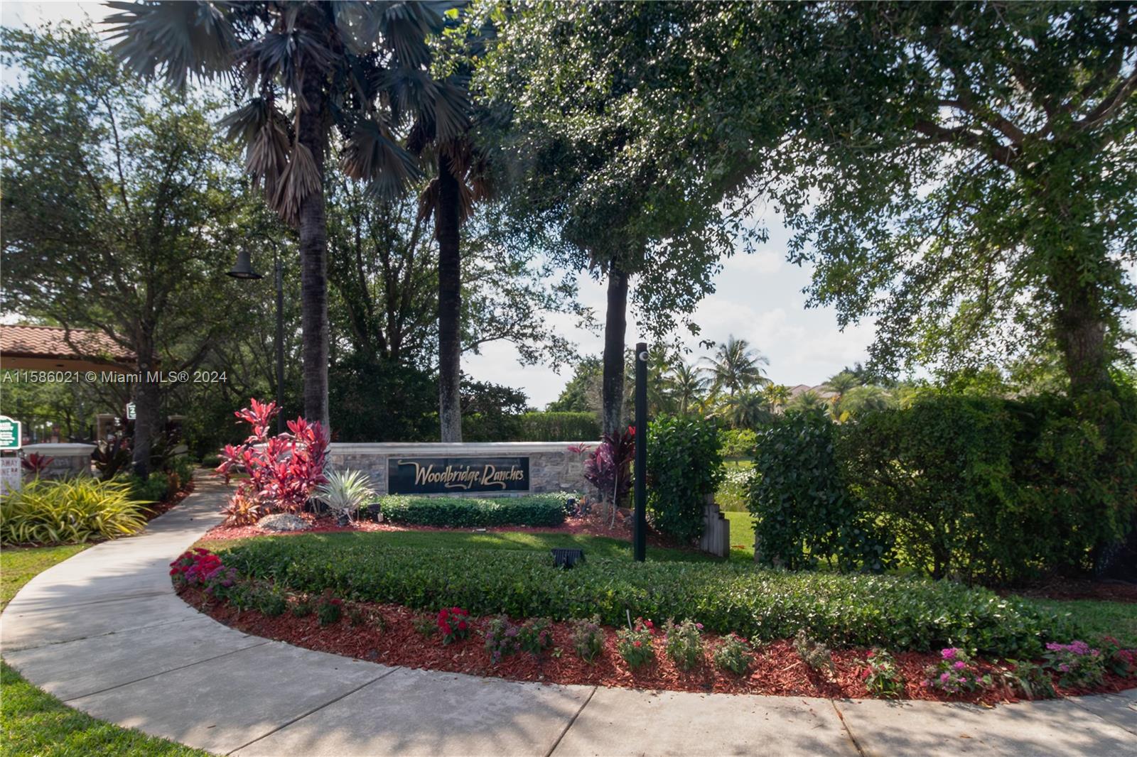 CHARLESTON OAKS - Residential
