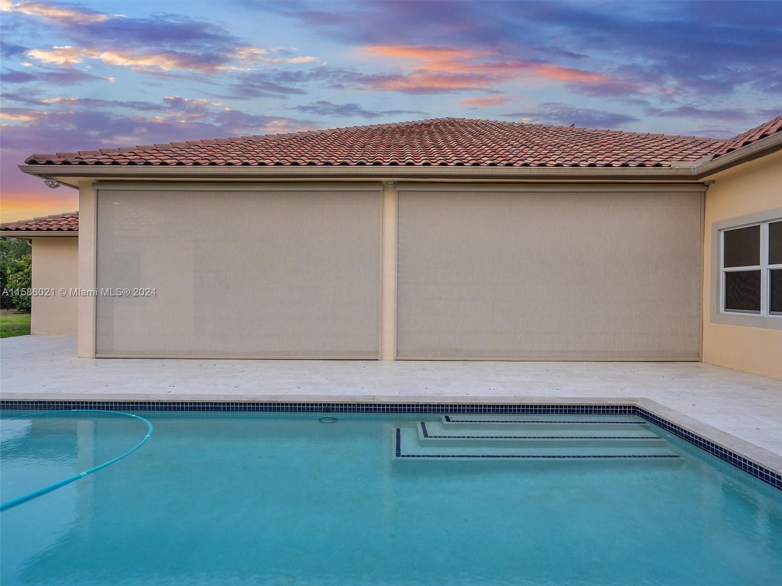 CHARLESTON OAKS - Residential