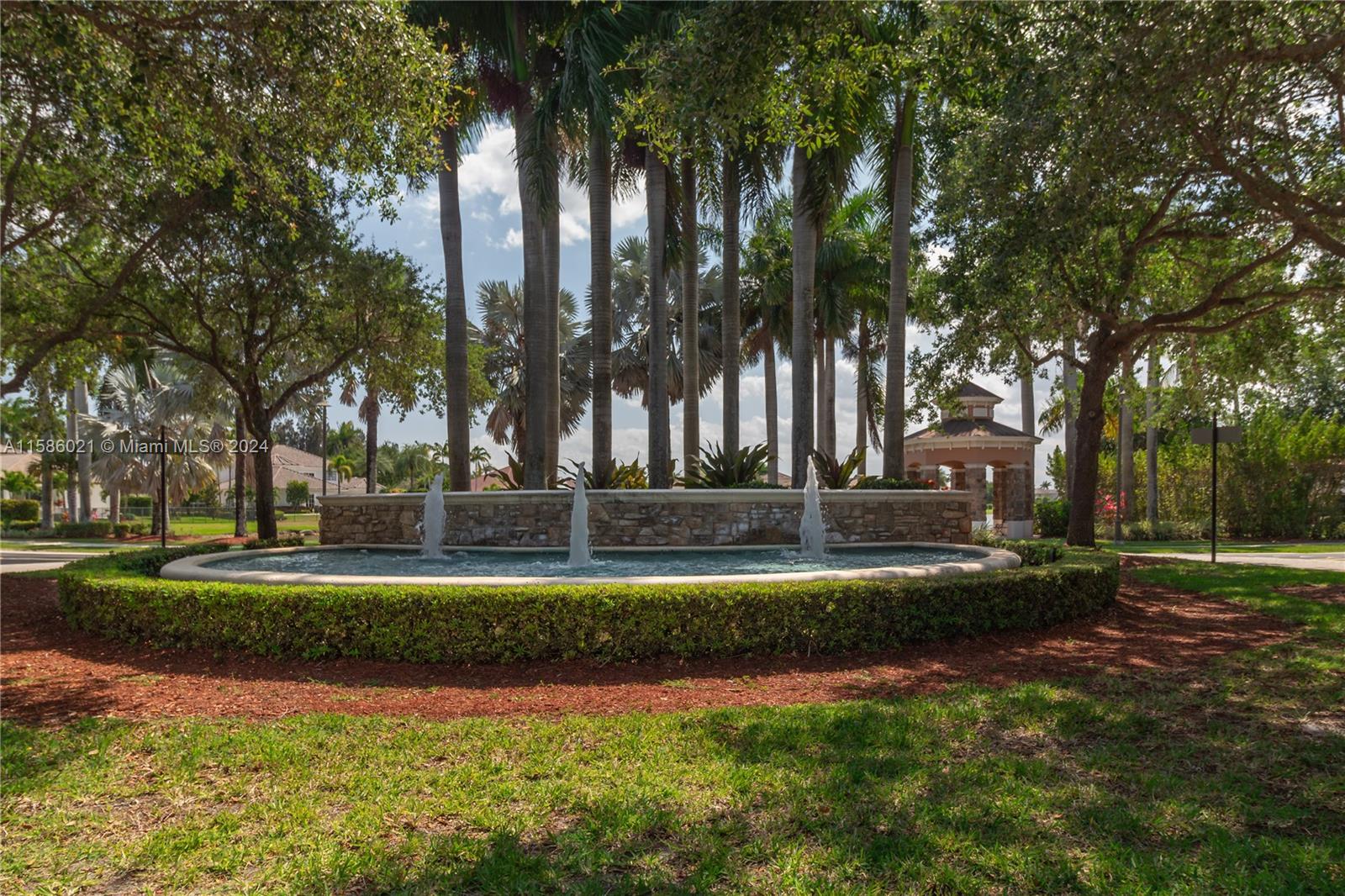 CHARLESTON OAKS - Residential