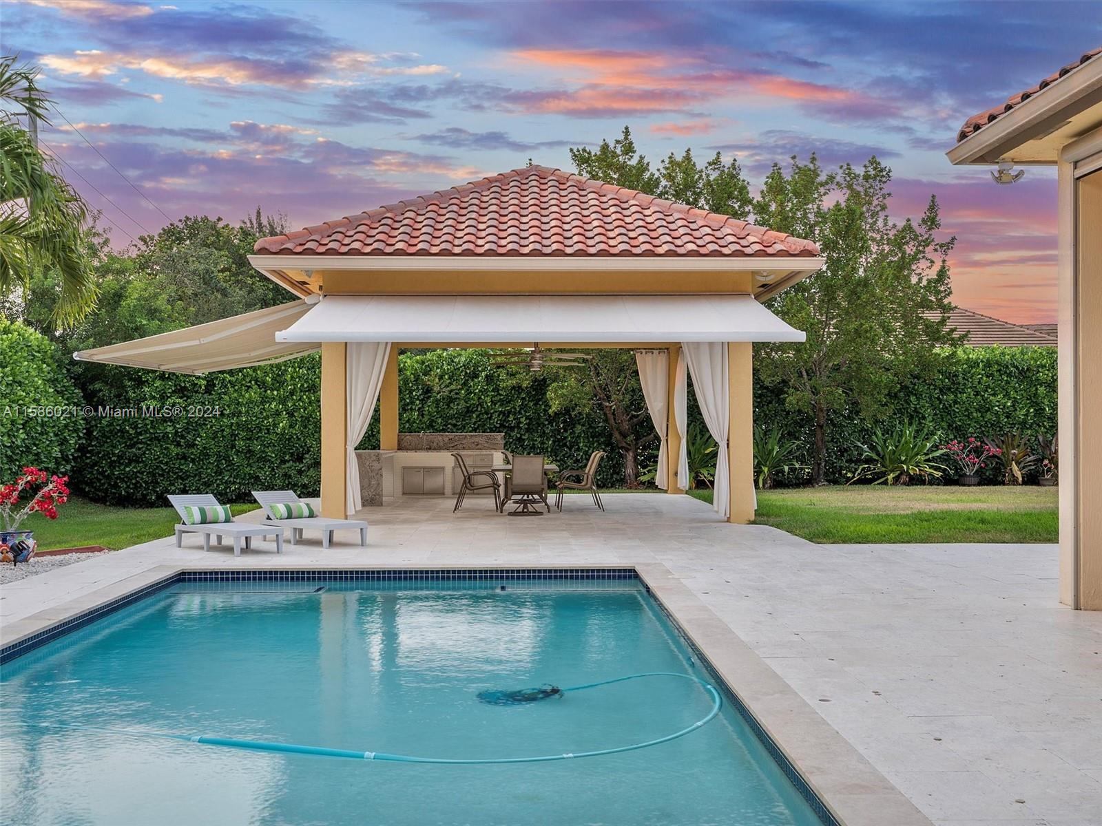 CHARLESTON OAKS - Residential