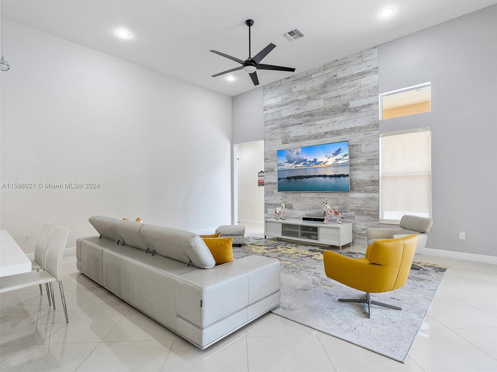 CHARLESTON OAKS - Residential