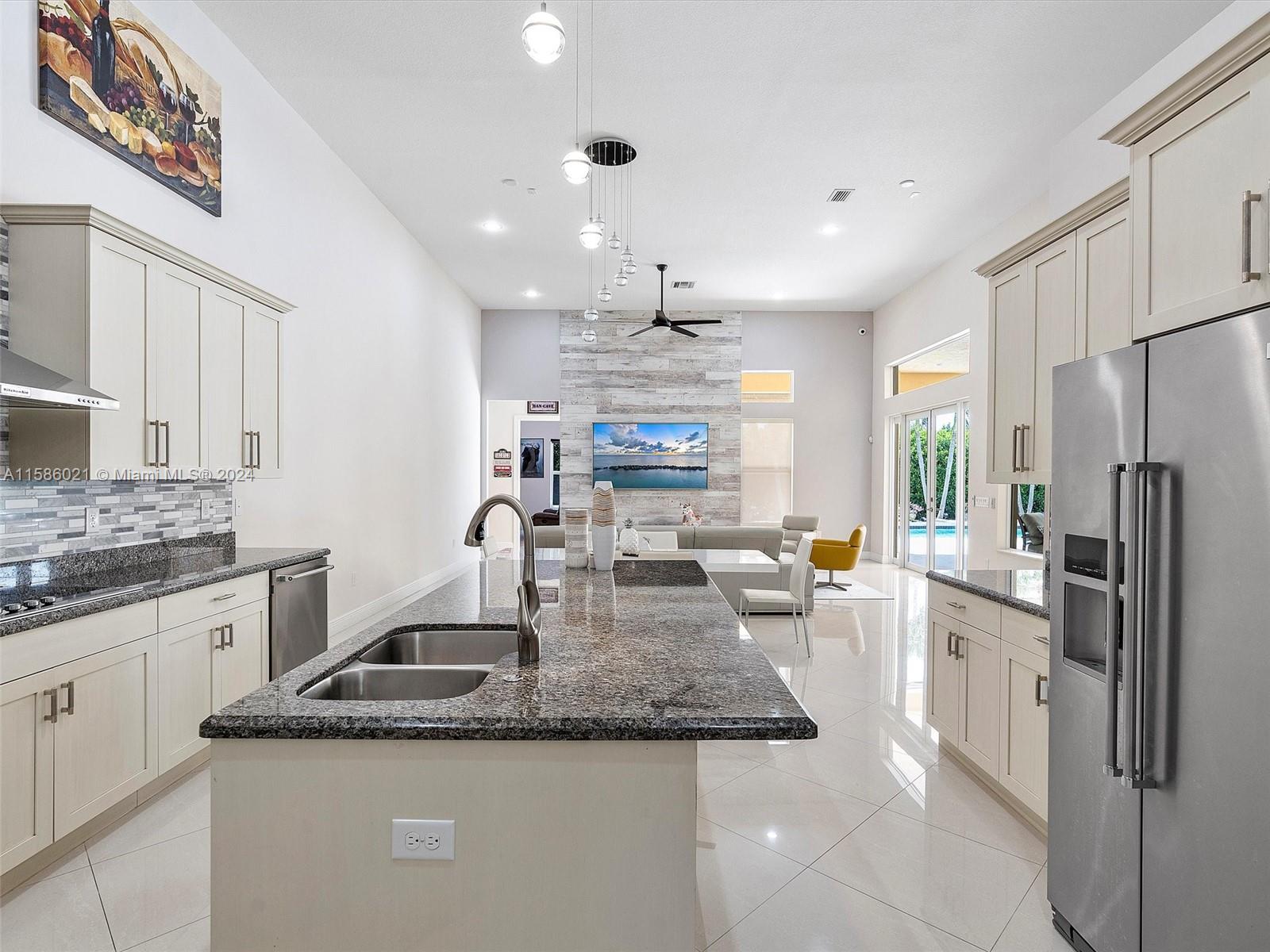 CHARLESTON OAKS - Residential