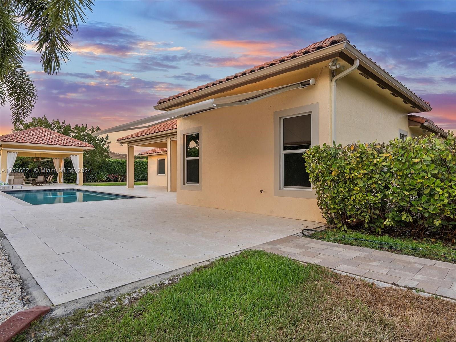 CHARLESTON OAKS - Residential