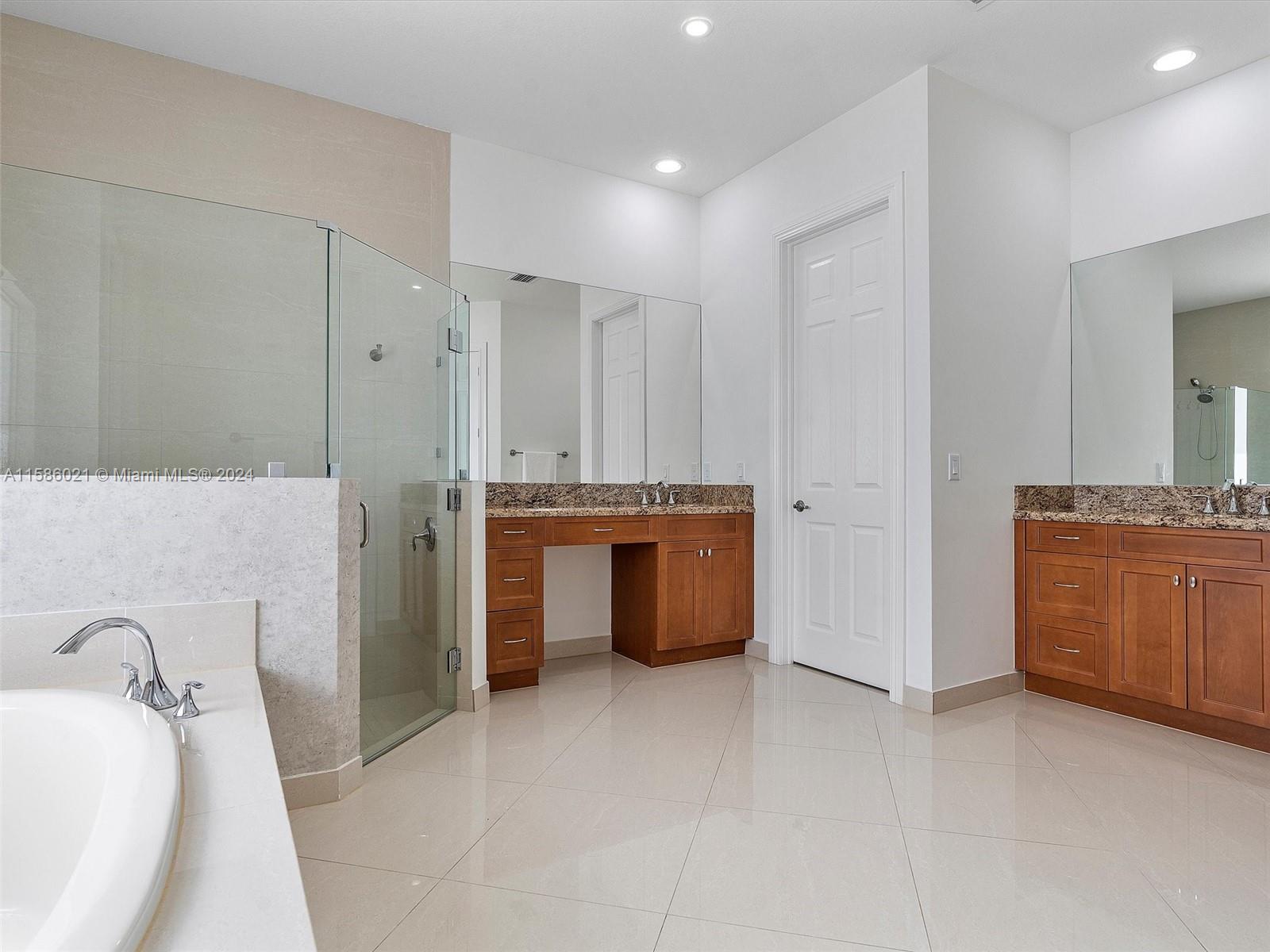 CHARLESTON OAKS - Residential