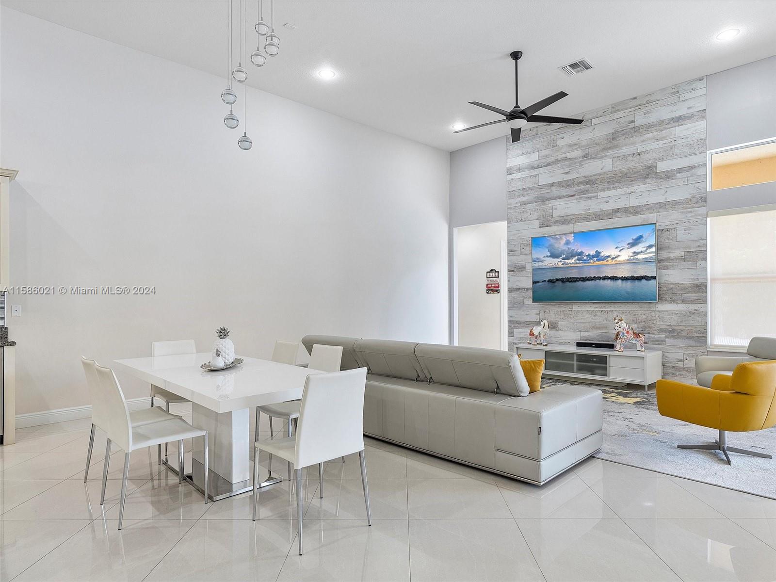 CHARLESTON OAKS - Residential