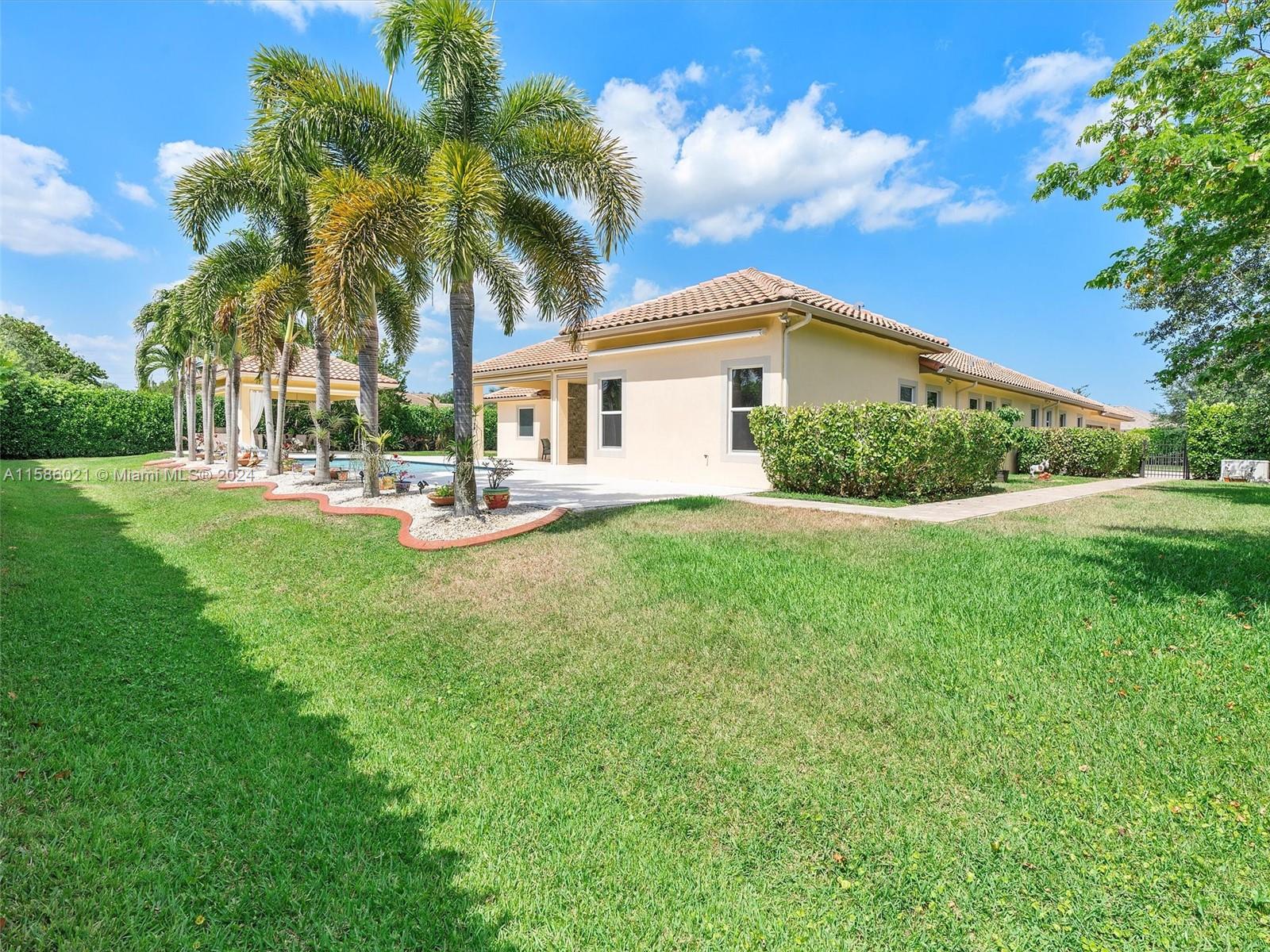 CHARLESTON OAKS - Residential