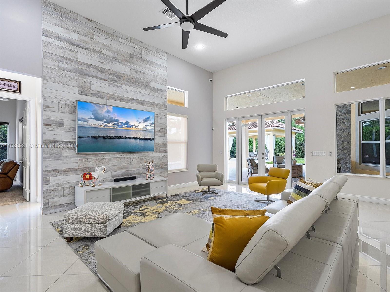 CHARLESTON OAKS - Residential