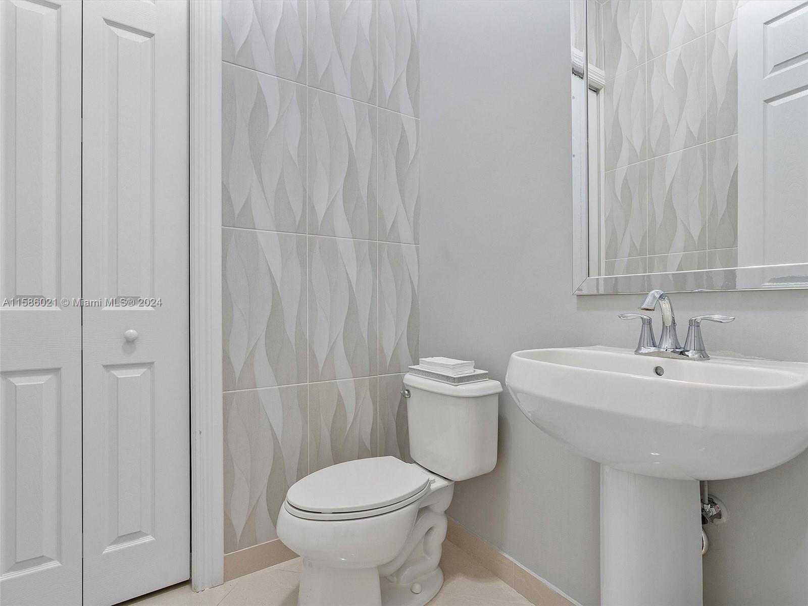 CHARLESTON OAKS - Residential