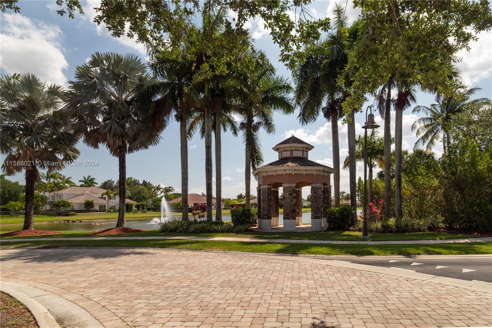 CHARLESTON OAKS - Residential