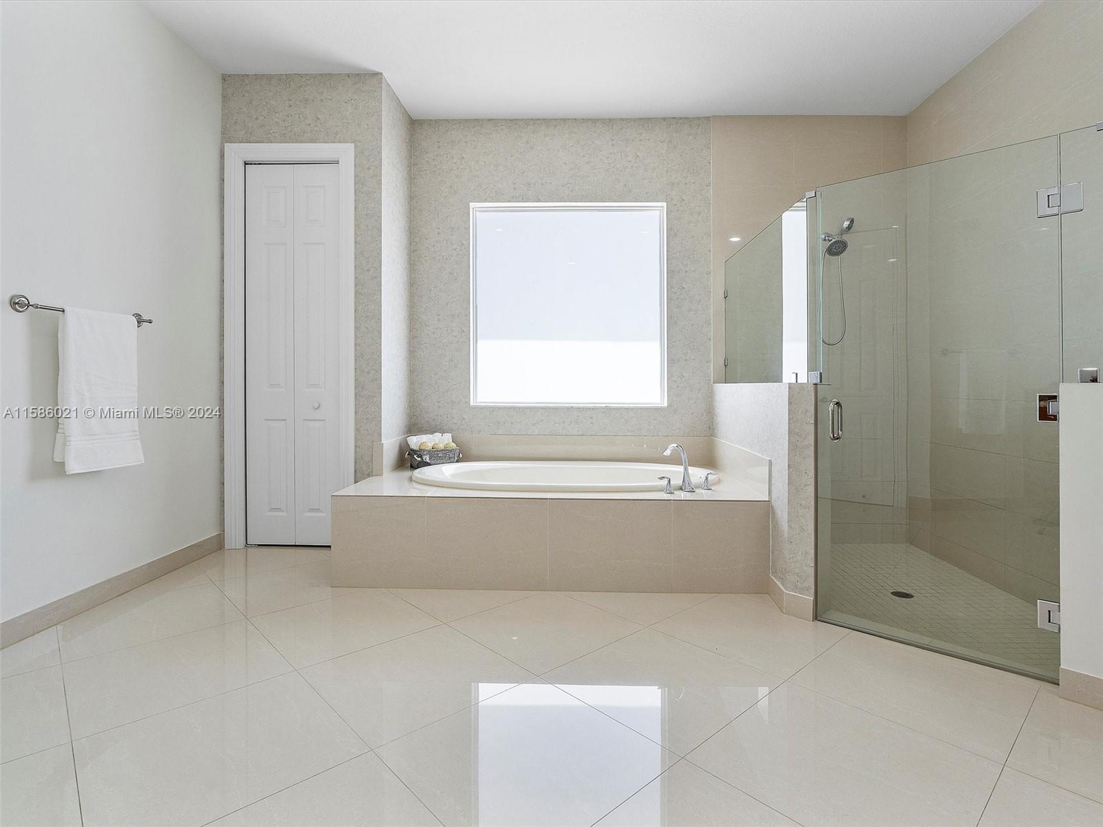 CHARLESTON OAKS - Residential