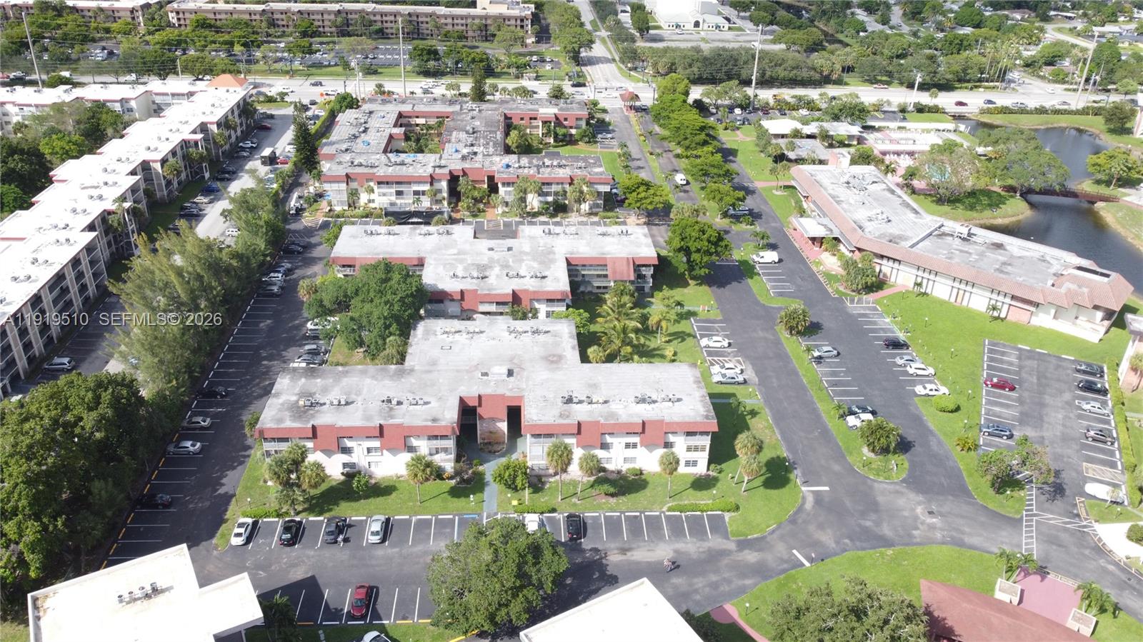 LAUDERDALE OAKS CONDO II - Residential