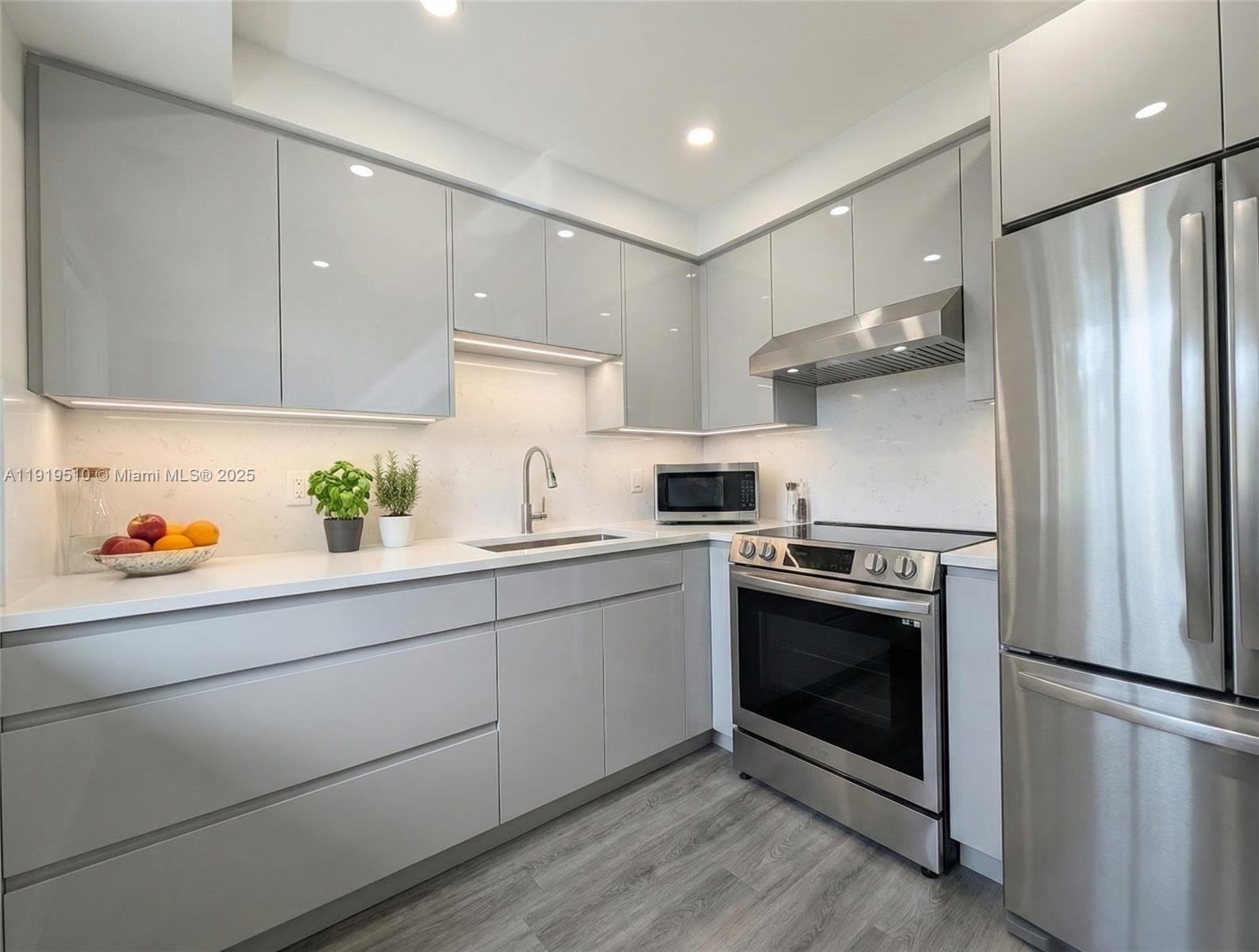 LAUDERDALE OAKS CONDO II - Residential