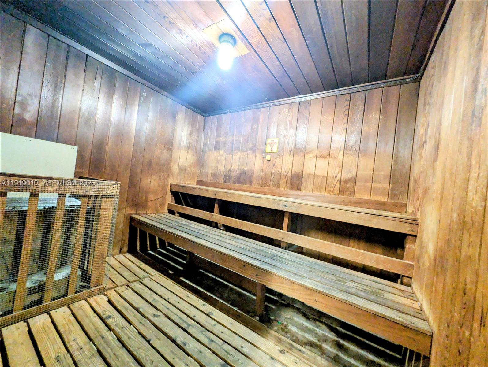 LAUDERDALE OAKS CONDO II - Residential