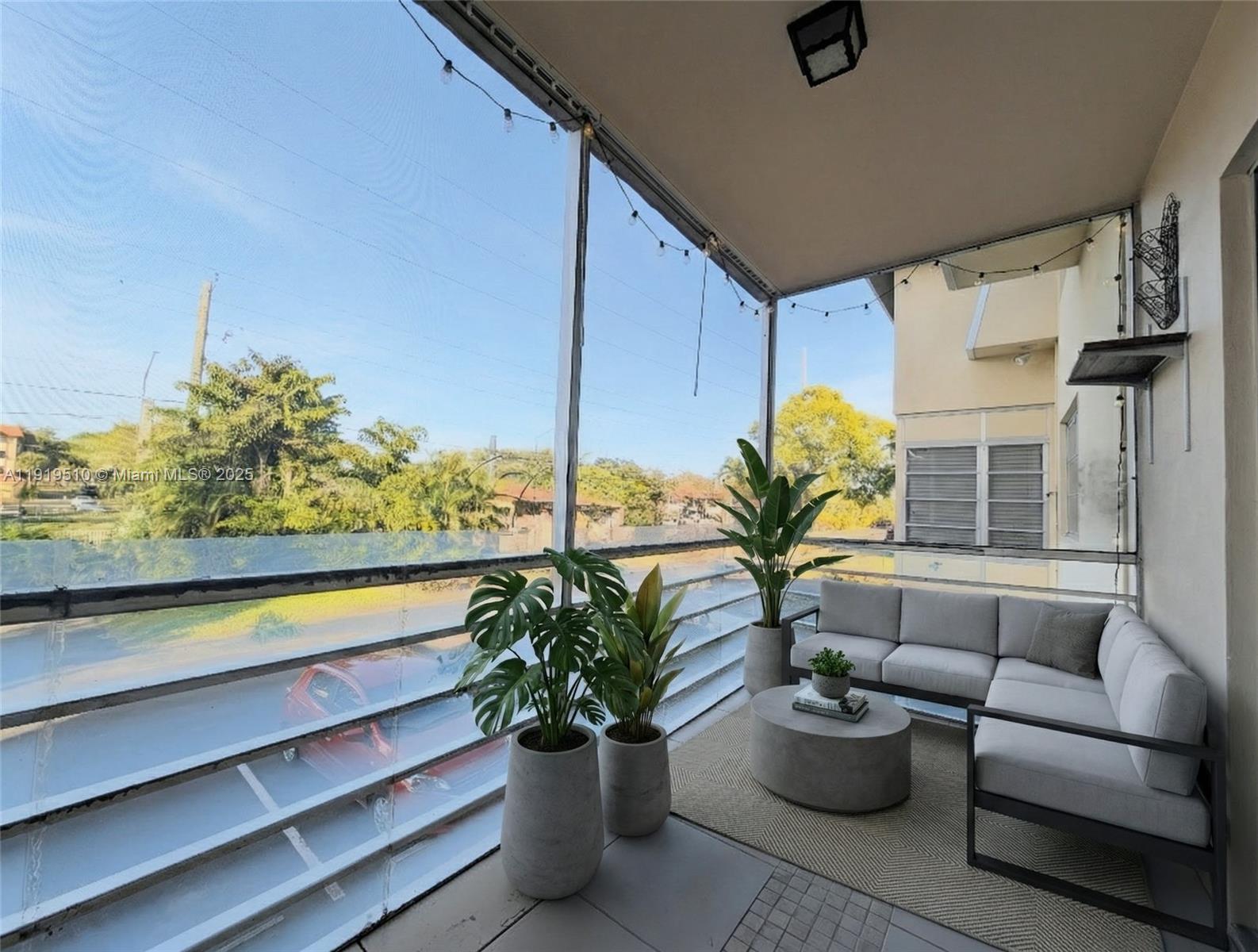 LAUDERDALE OAKS CONDO II - Residential