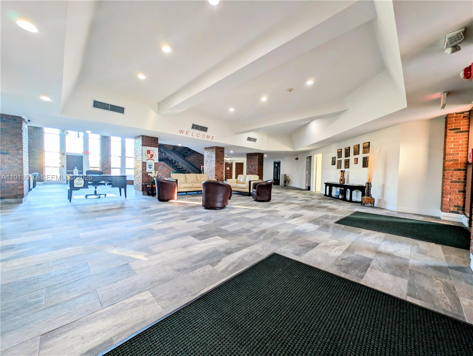 LAUDERDALE OAKS CONDO II - Residential