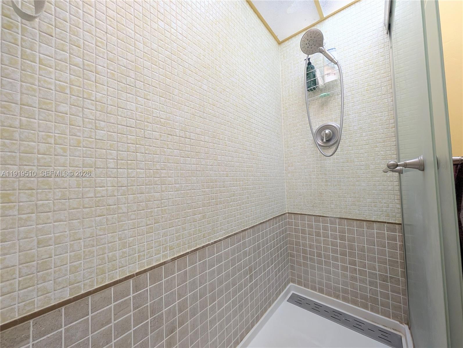 LAUDERDALE OAKS CONDO II - Residential