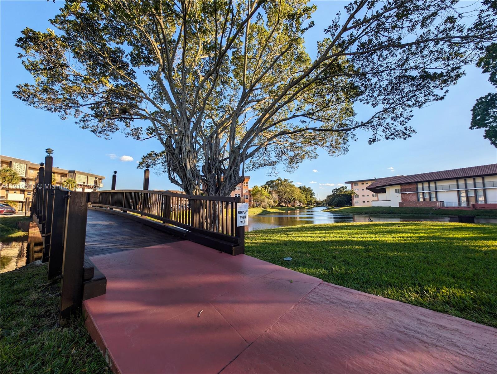 LAUDERDALE OAKS CONDO II - Residential