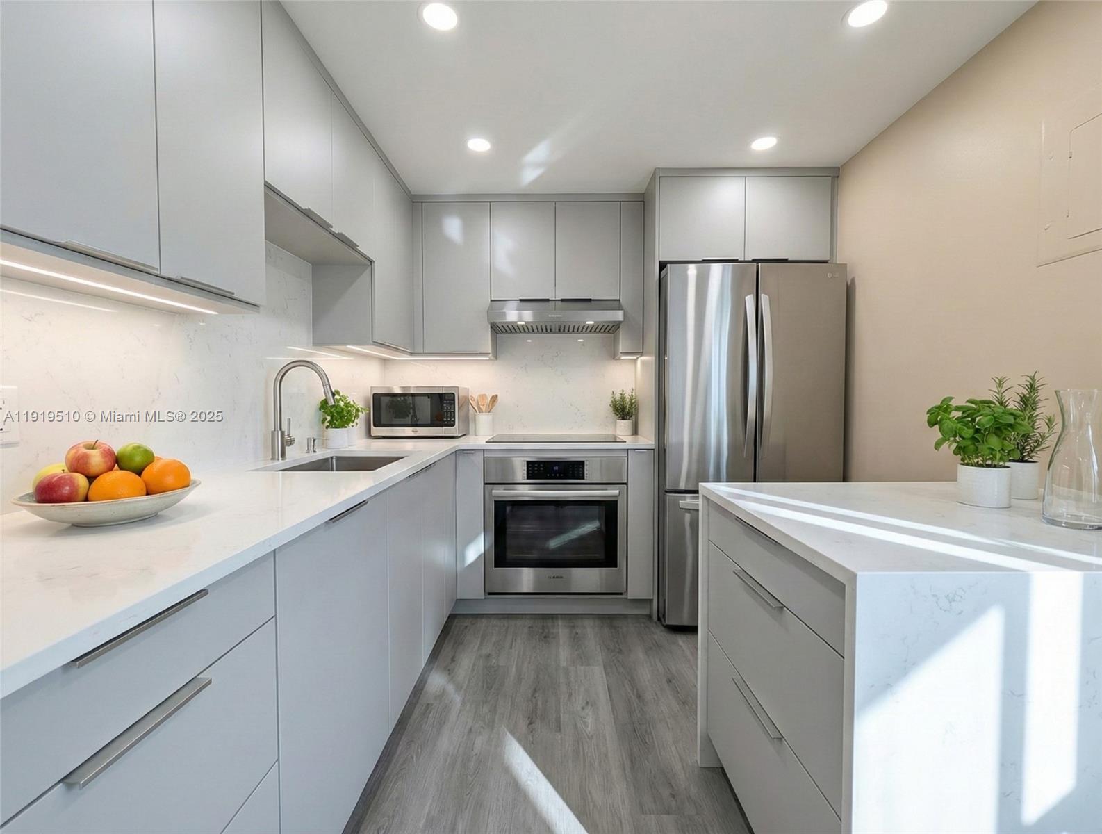 LAUDERDALE OAKS CONDO II - Residential