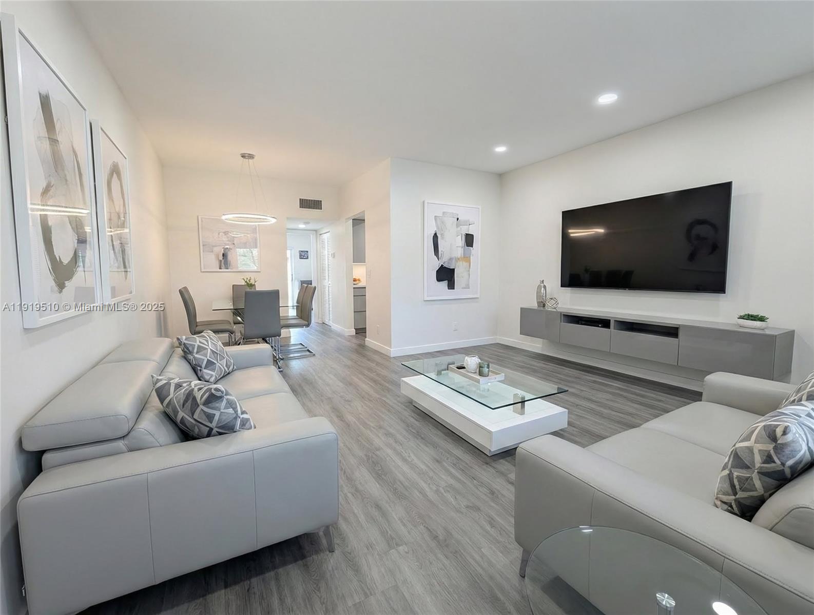 LAUDERDALE OAKS CONDO II - Residential