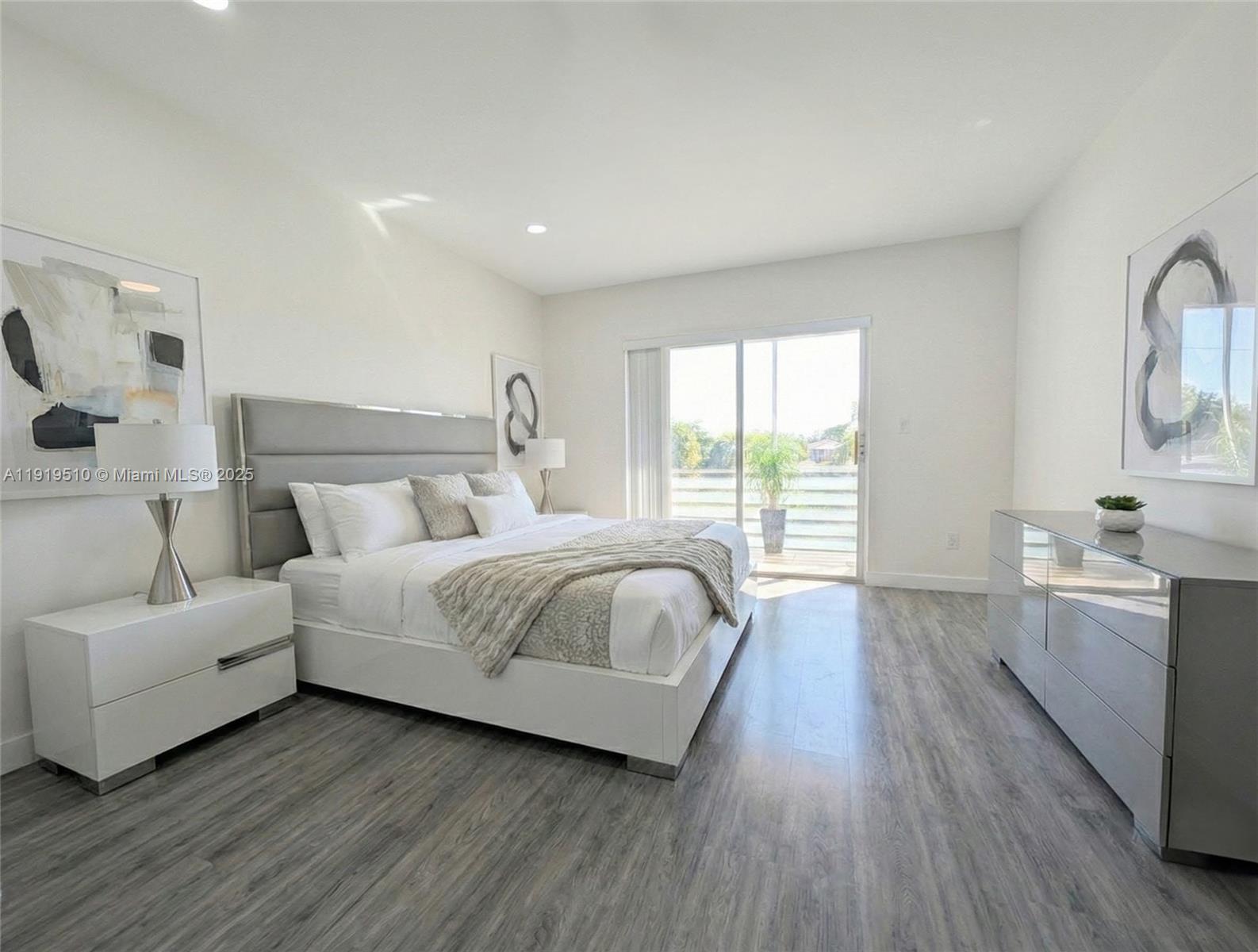 LAUDERDALE OAKS CONDO II - Residential