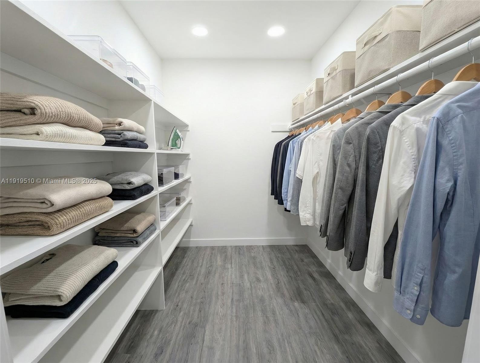 LAUDERDALE OAKS CONDO II - Residential