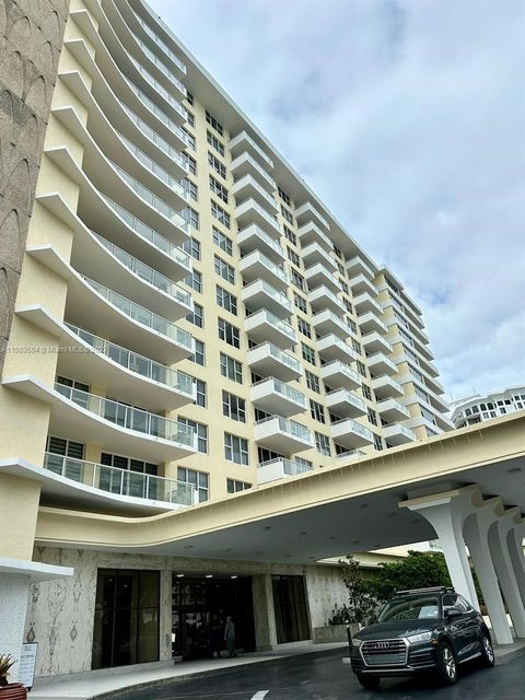 Condominium in Miami Beach FL 5600 Collins Ave Ave.jpg