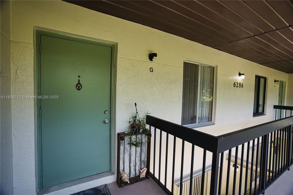 Photo of 6286 Chasewood Dr #G, Jupiter, FL 33458 (MLS # A11826712)