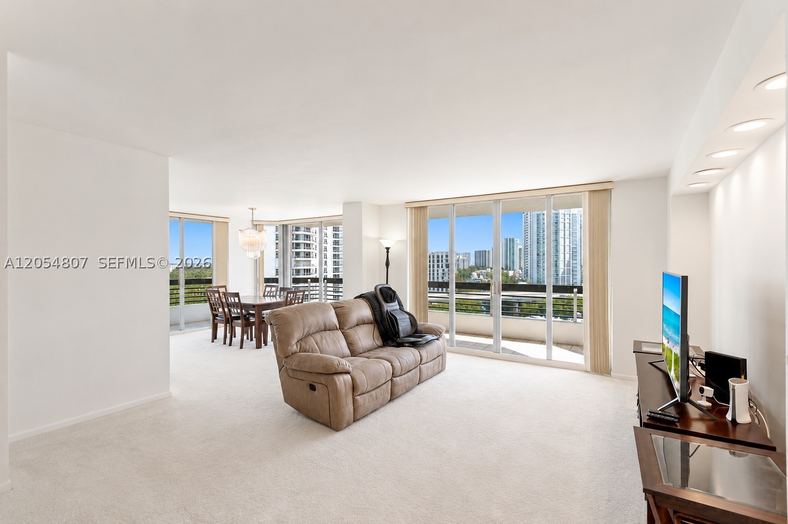 3600 Mystic Pointe Dr 1207