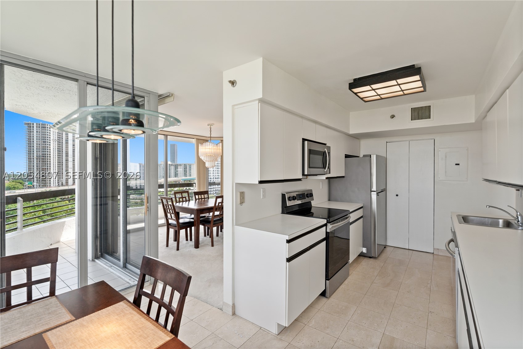 3600 Mystic Pointe Dr 1207