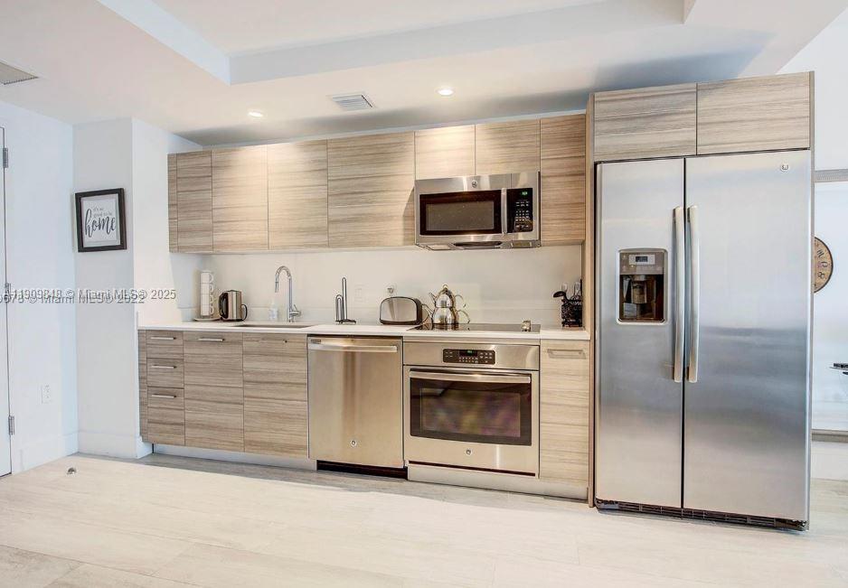 3401 MIDTOWN CONDO - Residential Lease