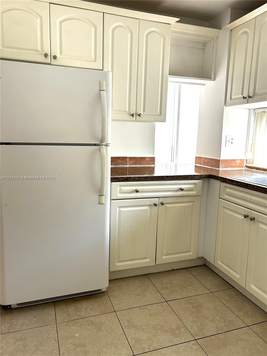 PLAZA OF AMERICAS CONDO P - Residential Lease