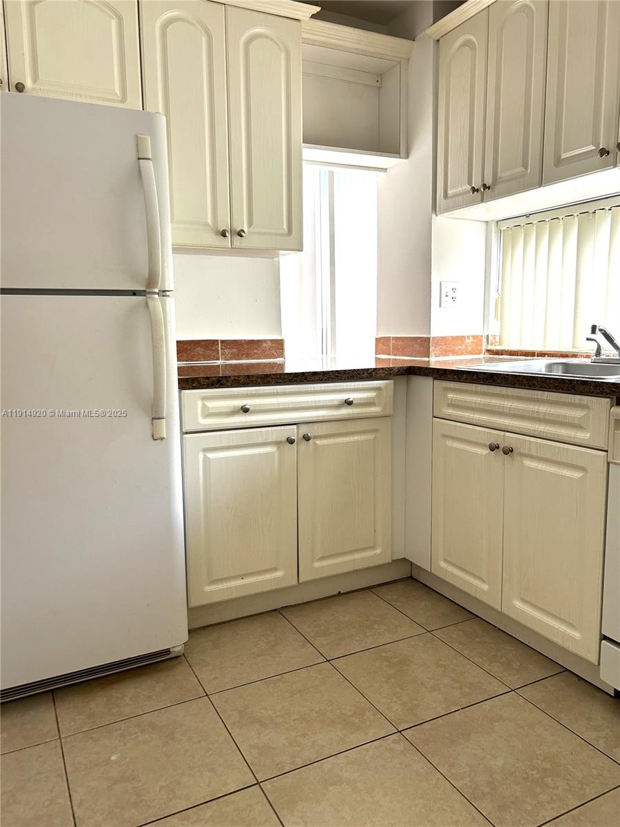 PLAZA OF AMERICAS CONDO P - Residential Lease