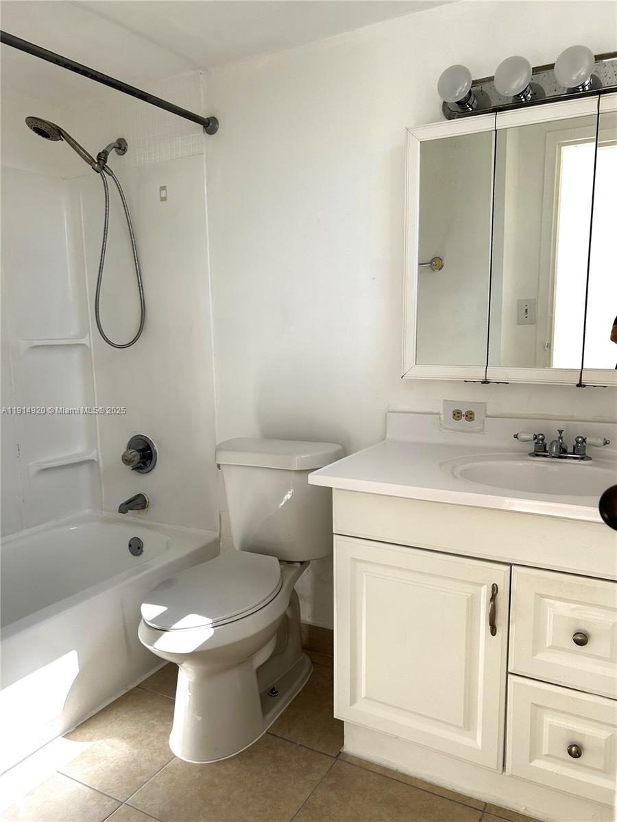 PLAZA OF AMERICAS CONDO P - Residential Lease